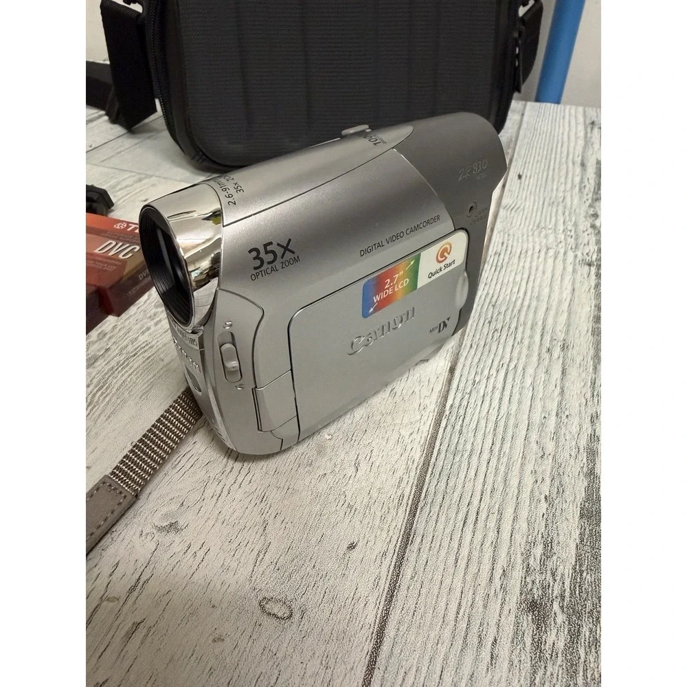 Canon ZR830 MiniDV Digital Camcorder w/Accessorie Tested & Working Need Battery